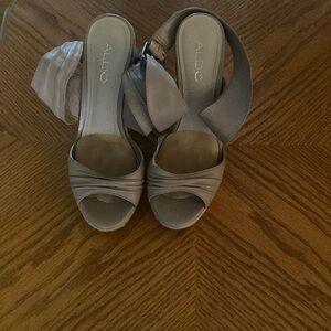 Women’s Aldo Beige Shoe Sandal Size 37B